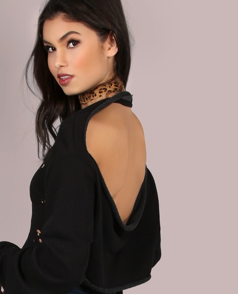 Backless Cropped Pullover - Picture 3 of 3